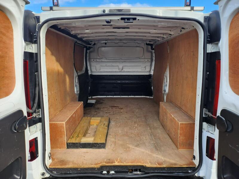 VAUXHALL VIVARO