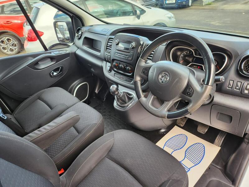 VAUXHALL VIVARO