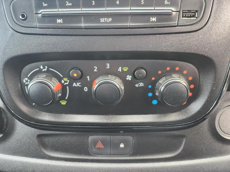 VAUXHALL VIVARO