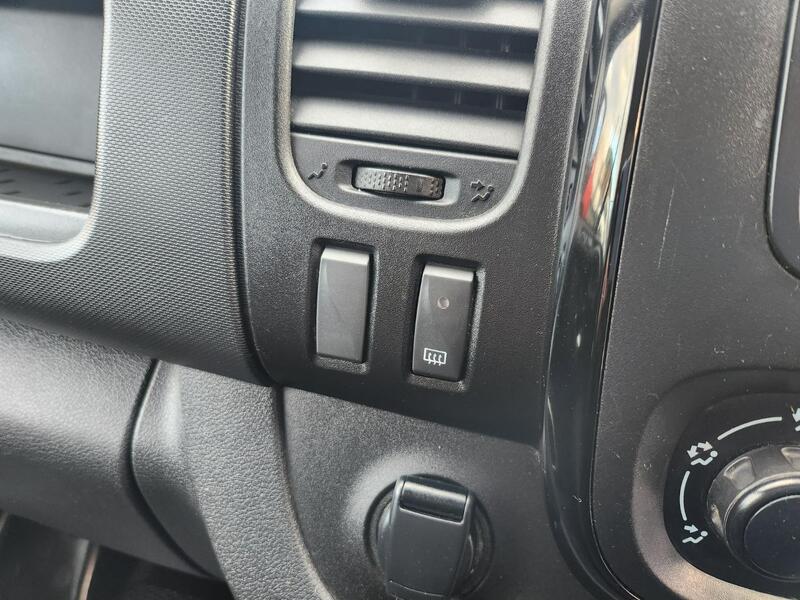VAUXHALL VIVARO
