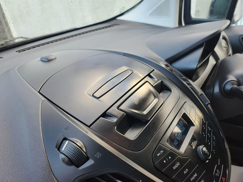 FORD TRANSIT COURIER