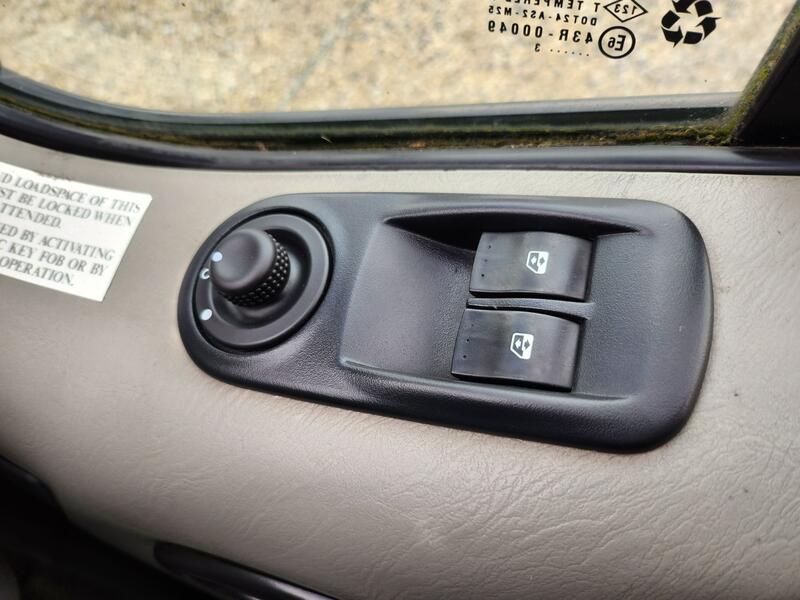VAUXHALL VIVARO