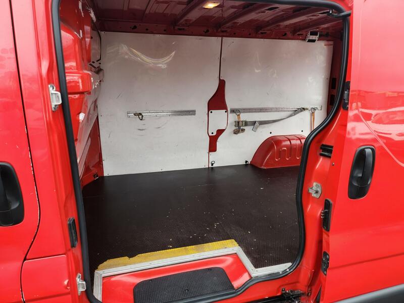 VAUXHALL VIVARO