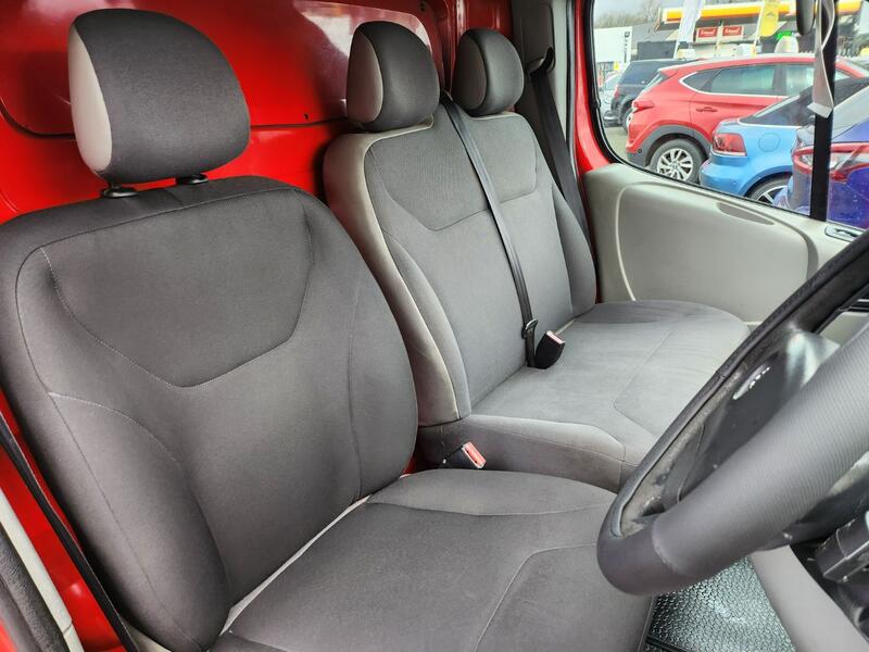 VAUXHALL VIVARO