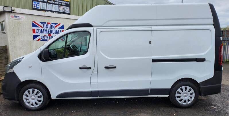 VAUXHALL VIVARO