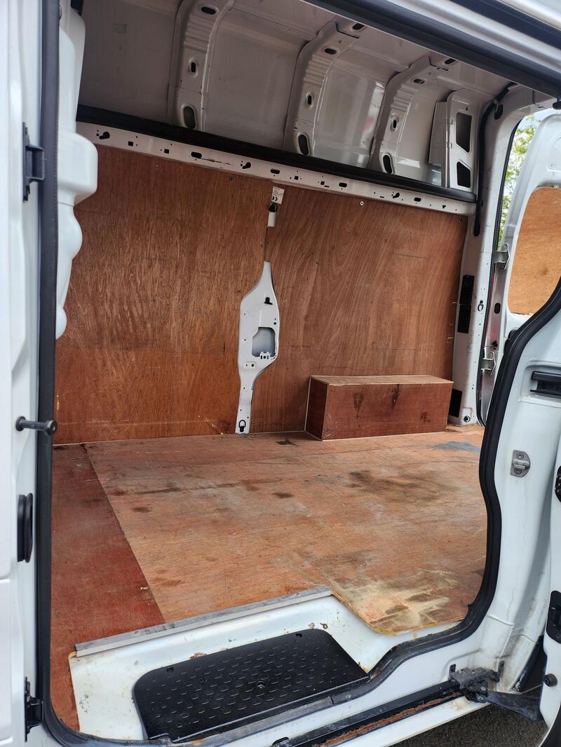 VAUXHALL VIVARO