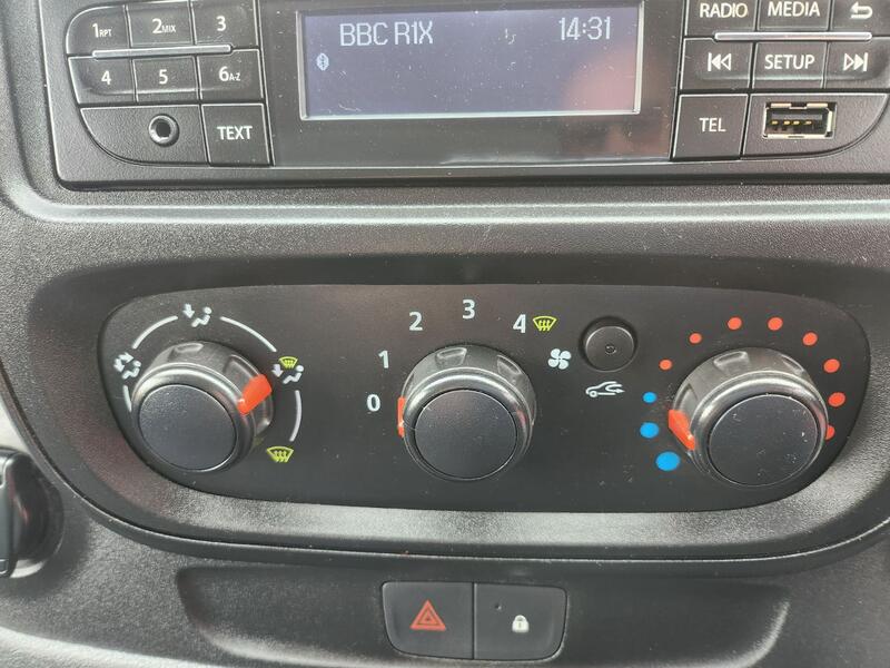 VAUXHALL VIVARO