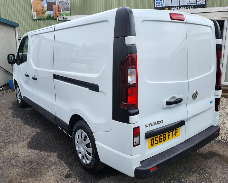 VAUXHALL VIVARO