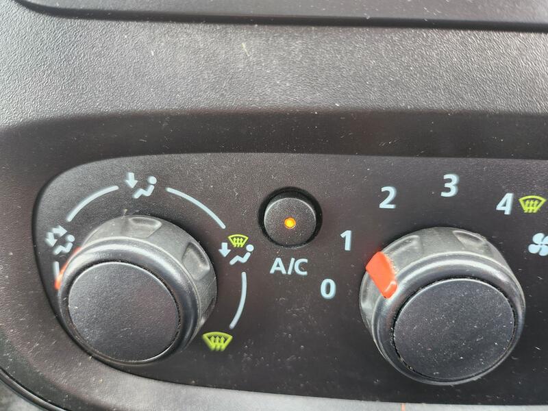 VAUXHALL VIVARO