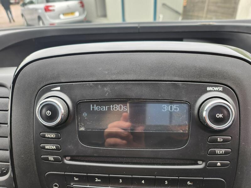 VAUXHALL VIVARO