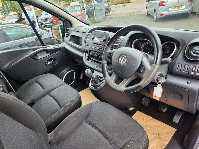 VAUXHALL VIVARO