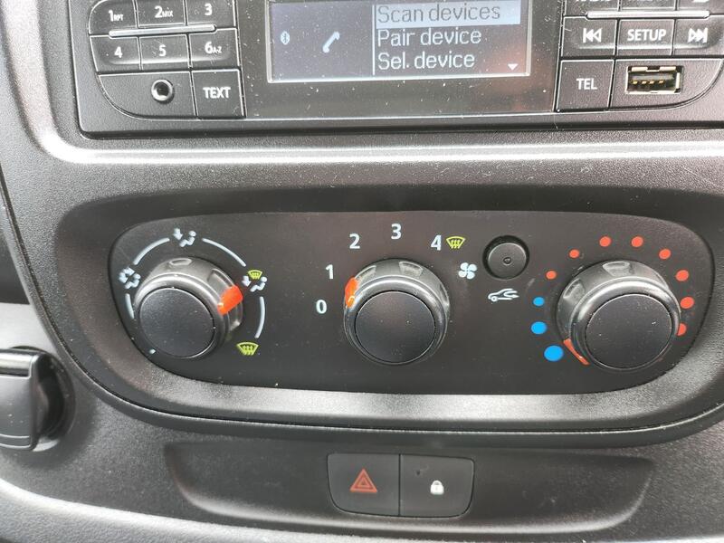 VAUXHALL VIVARO