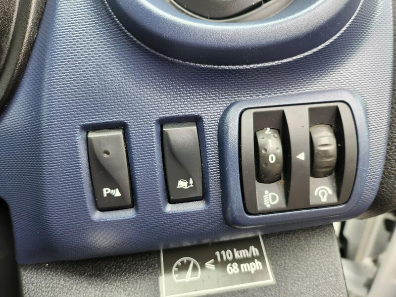 VAUXHALL VIVARO