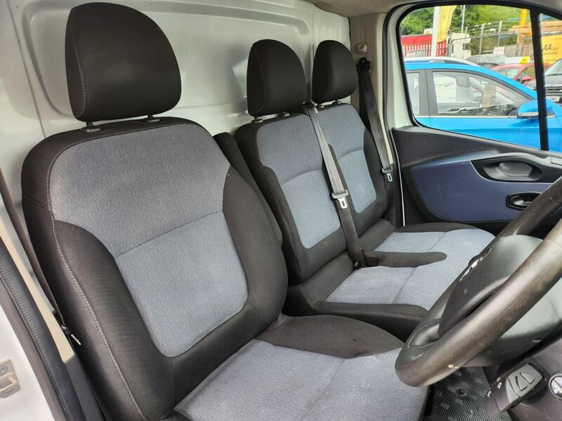 VAUXHALL VIVARO