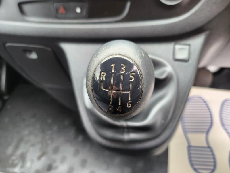 VAUXHALL VIVARO