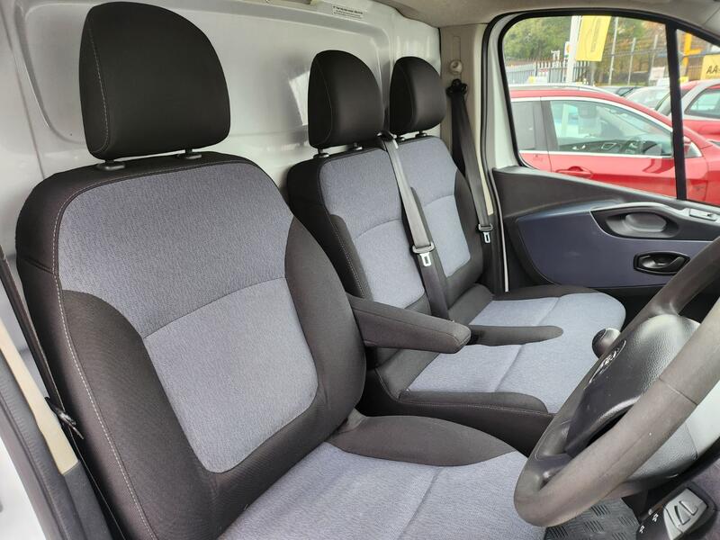 VAUXHALL VIVARO