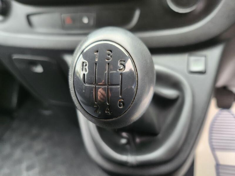 VAUXHALL VIVARO