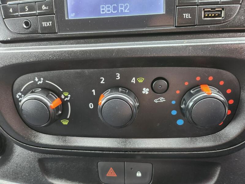 VAUXHALL VIVARO