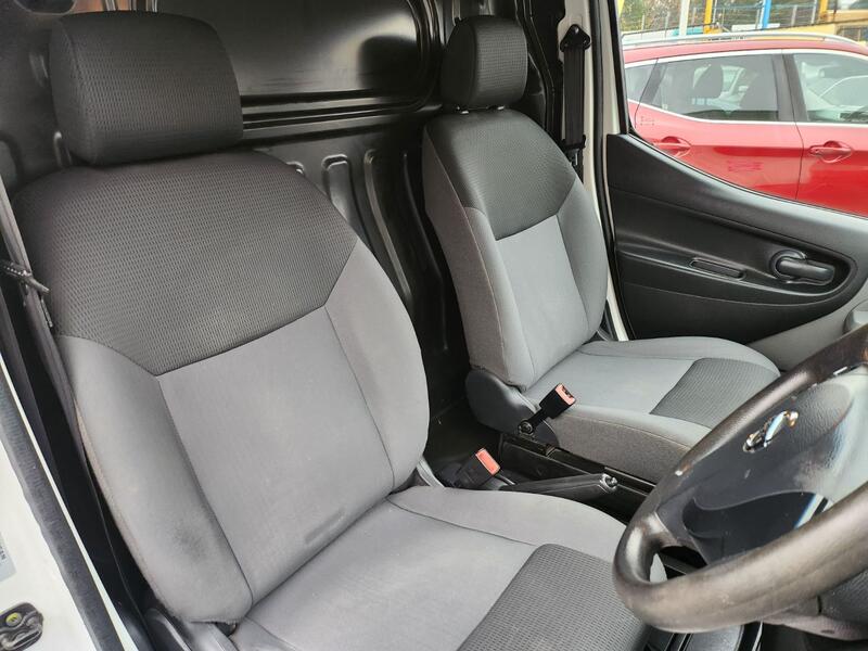 NISSAN NV200