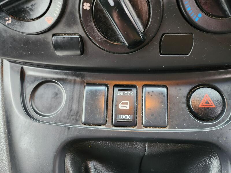 NISSAN NV200
