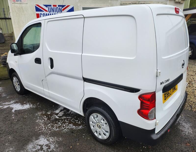 NISSAN NV200
