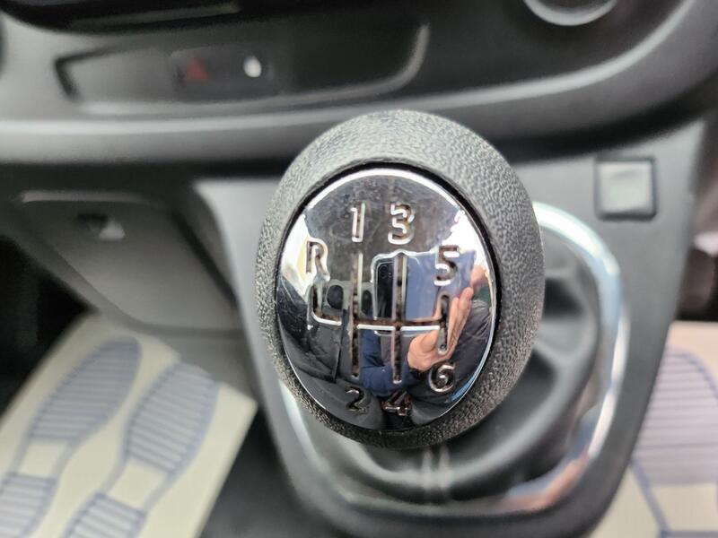 VAUXHALL VIVARO