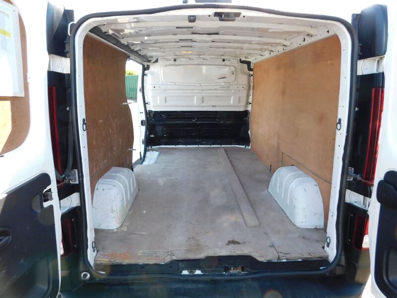 VAUXHALL VIVARO