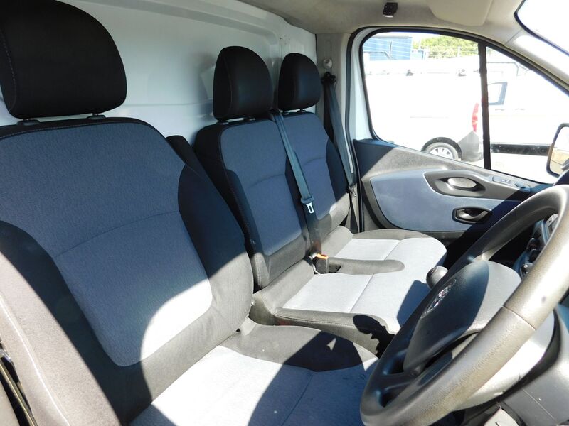 VAUXHALL VIVARO