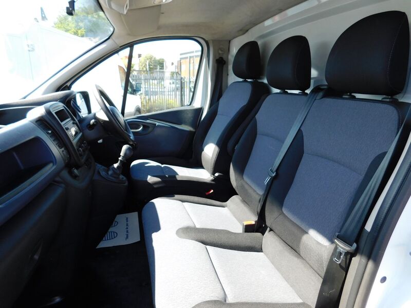 VAUXHALL VIVARO