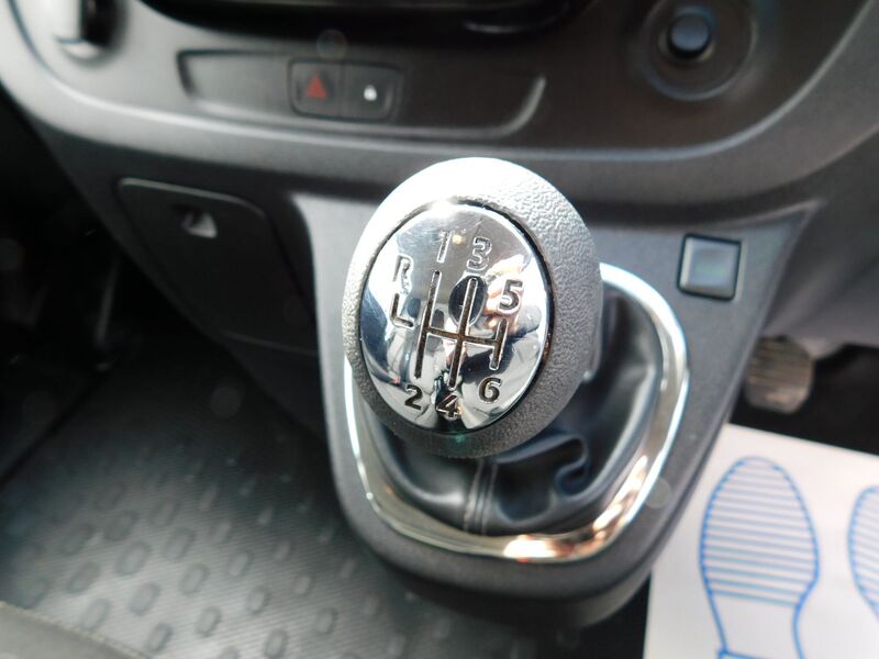 VAUXHALL VIVARO