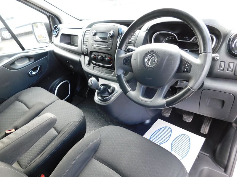VAUXHALL VIVARO