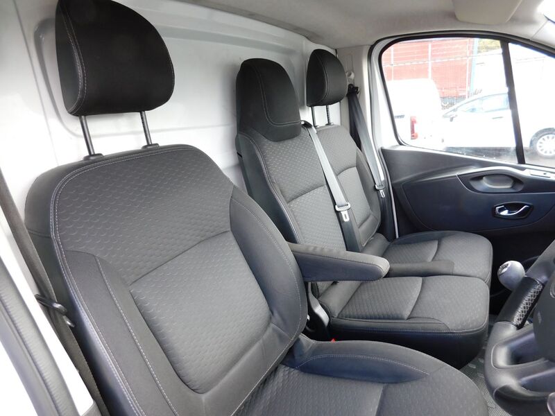 VAUXHALL VIVARO