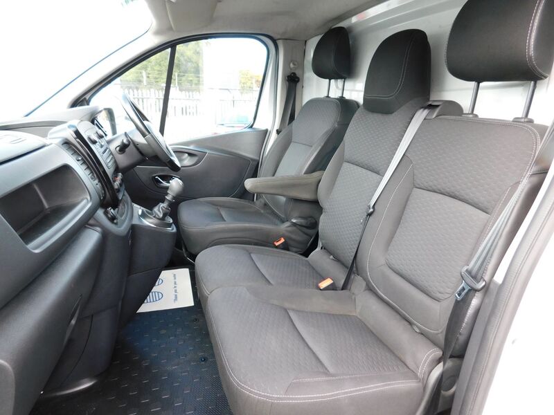 VAUXHALL VIVARO