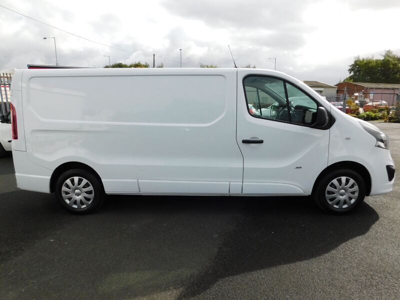 VAUXHALL VIVARO