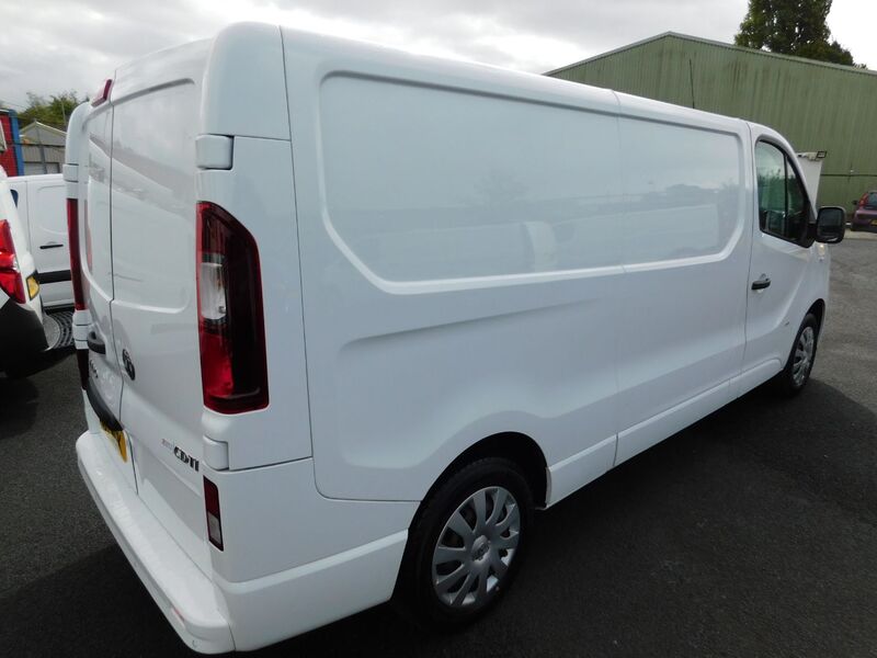 VAUXHALL VIVARO