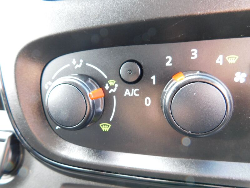 VAUXHALL VIVARO
