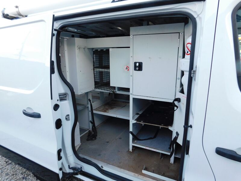 VAUXHALL VIVARO