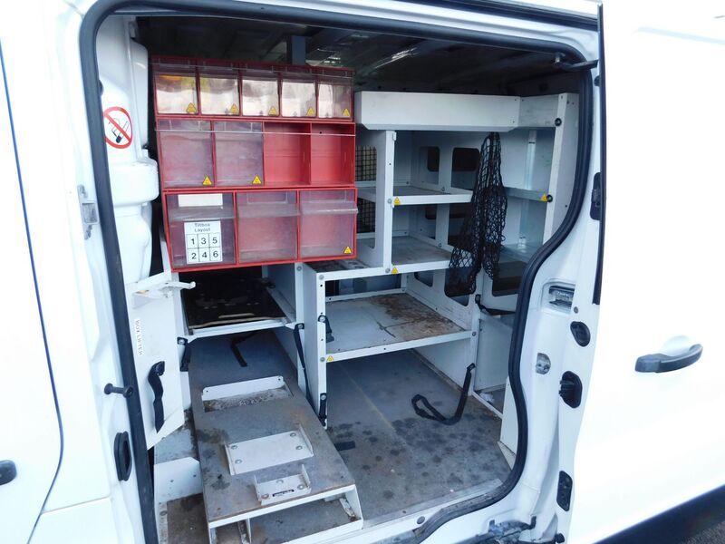 VAUXHALL VIVARO