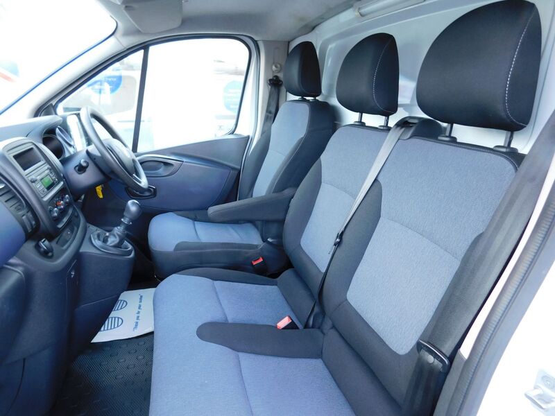 VAUXHALL VIVARO