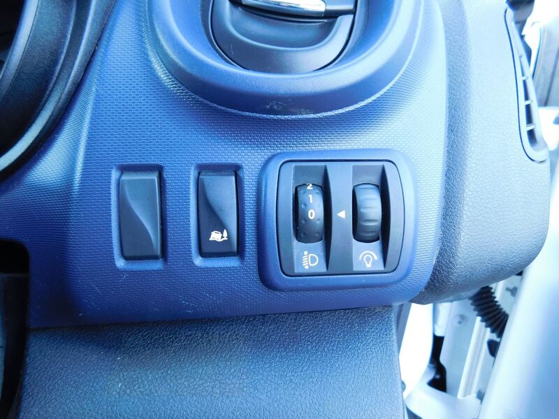 VAUXHALL VIVARO
