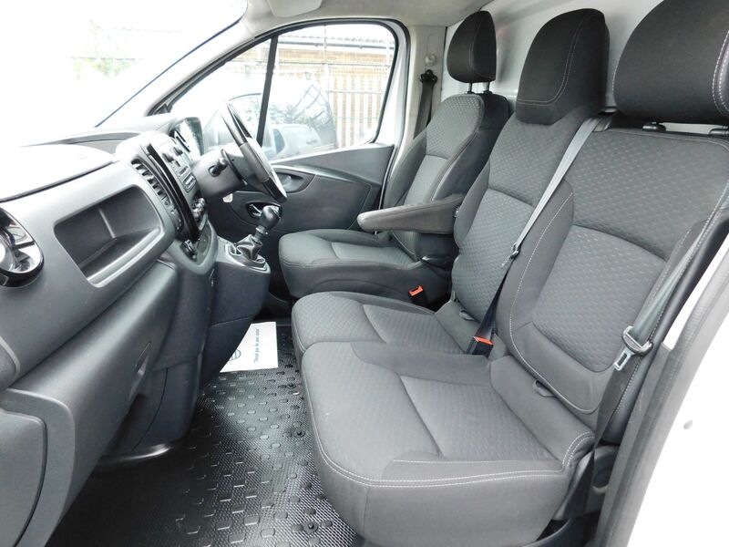 VAUXHALL VIVARO