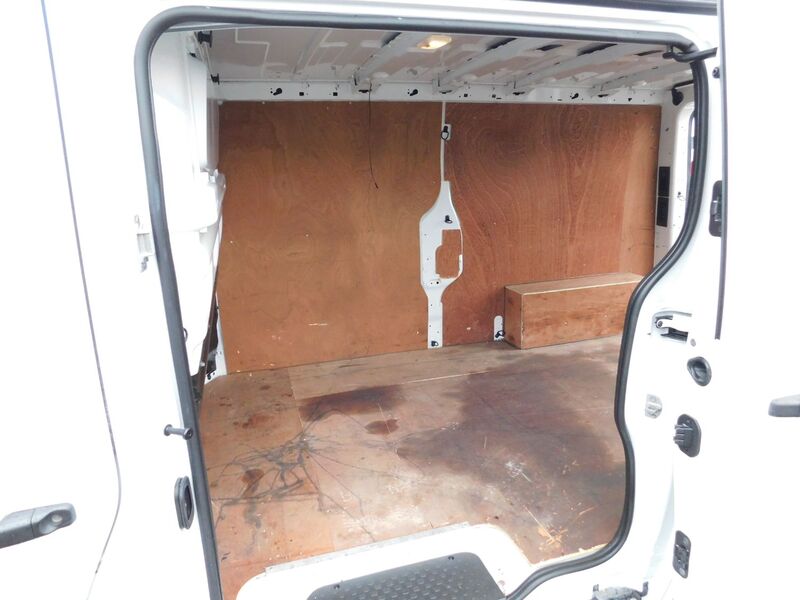 VAUXHALL VIVARO