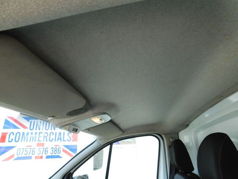 VAUXHALL VIVARO