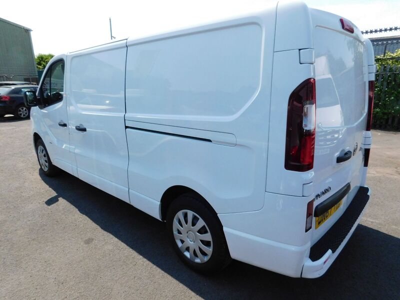 VAUXHALL VIVARO