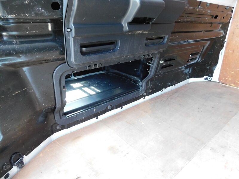 VAUXHALL VIVARO