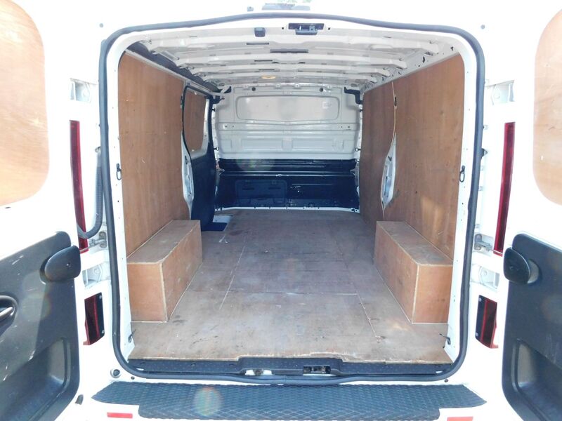 VAUXHALL VIVARO