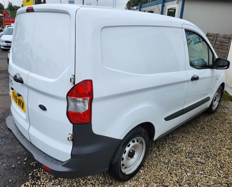 FORD TRANSIT COURIER