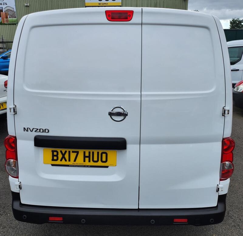 NISSAN NV200