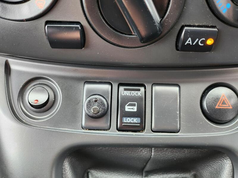 NISSAN NV200