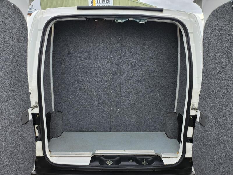 NISSAN NV200